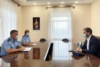 Александр Ведерников провел рабочую встречу с представителями прокуратуры Иркутской области